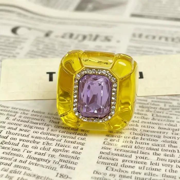 Bague Large Transparente Colorée Incrustée de Diamants pour Femme Occasions Spéciales Accessoire Mode Chic Tendance Polyvalent