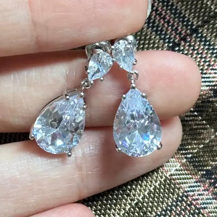 Huitan – boucles d'oreilles pendantes simples et élégantes pour femmes, en forme de larme en cristal, zircone cubique, de luxe, pour mariée, mariage, bijoux tendance