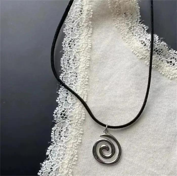 Collier avec pendentif Vortex en spirale Vintage pour femmes, corde en cuir tissée à la main, unisex
