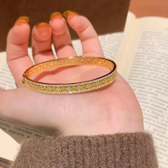 Bracelet à breloques Zadifié en plaqué or avec incrustations de zirconium pour femmes élégantes pour mariage et événements formels