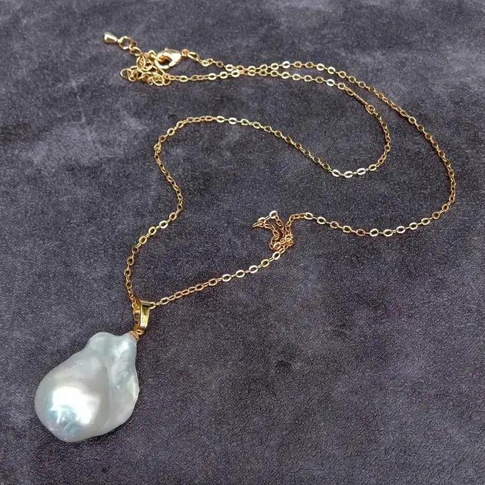 Collier Ras du Cou en Perles Baroques Blanches de Culture