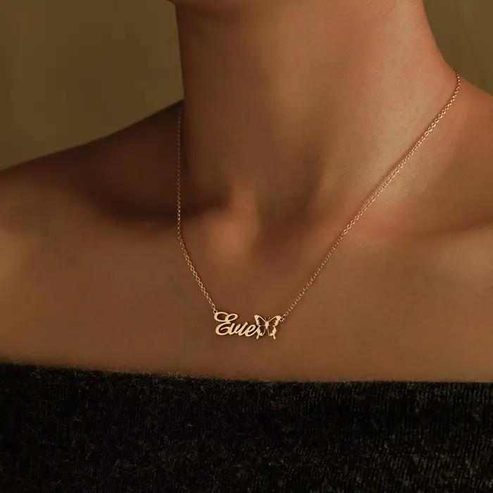 Collier avec nom personnalisé avec papillon, couleur or, nom personnalisé, bijoux minimalistes, cadeau de noël pour fille