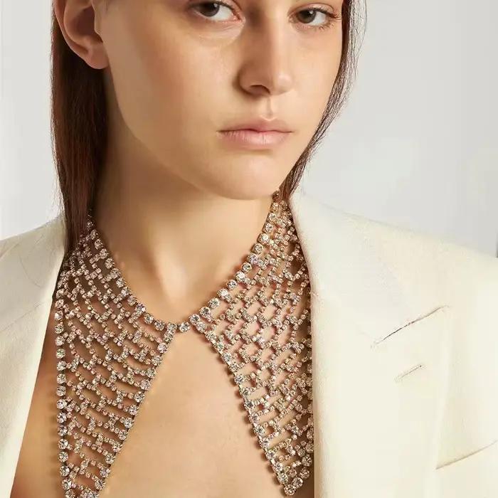 Collier en maille avec strass diamant d'eau pour femmes occasions spéciales élégantes design géométrique moderne