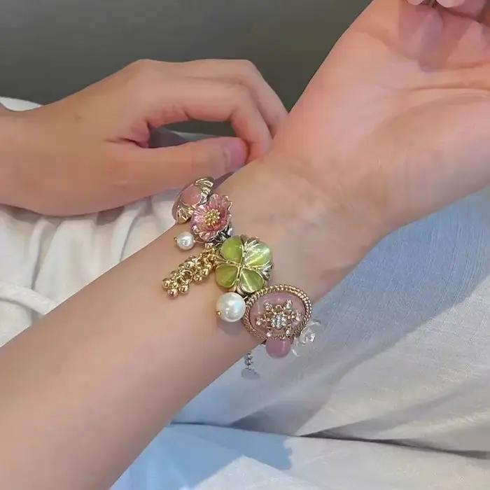 Bracelet Fleur Rose et Verte 2025 Nouvelle Tendance Design de Niche Élégant Style Doux et Cool Bracelet Polyvalent Haut de Gamme pour Femme