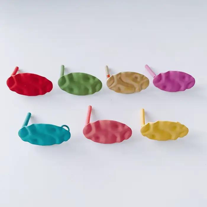 Boucles d'oreilles ovales irrégulières en fer pulvérisé avec plusieurs couleurs pour bricolage de bijoux et occasions spéciales pour femmes