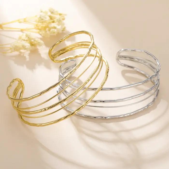 Bracelet Boho Cooltime en acier inoxydable pour femmes avec ouvertures minimalistes et finitions plaquées or rhodium pour occasions spéciales