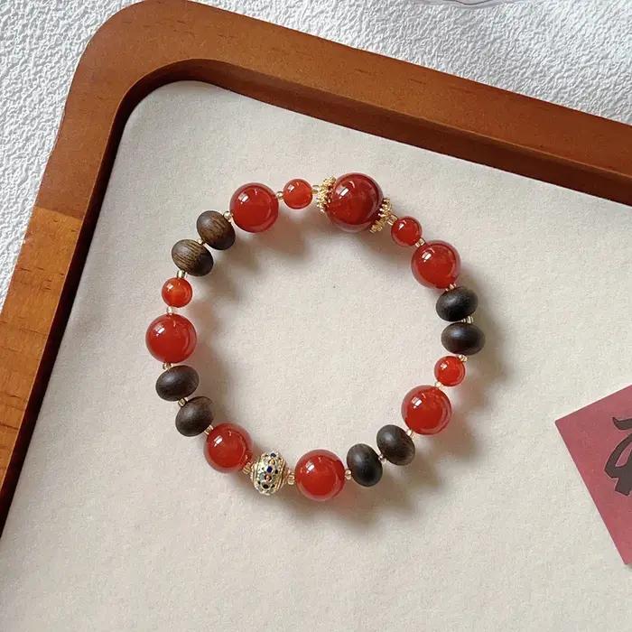 Bracelet en perles d'agate rouge naturelle pour femmes, en bois d'agar, style rétro, élastique, bijou vintage pour occasions spéciales
