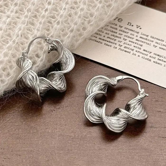 Boucles d'oreilles créoles géométriques torsadées en argent Sterling 925 pour femme élégantes et légères pour tous les jours