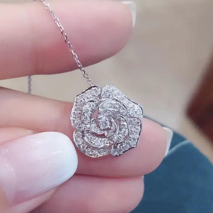 Huitan – collier pendentif fleur pour femmes, collier de luxe en zircone cubique, couleur argent, bijoux esthétiques pour fête d'anniversaire de mariage