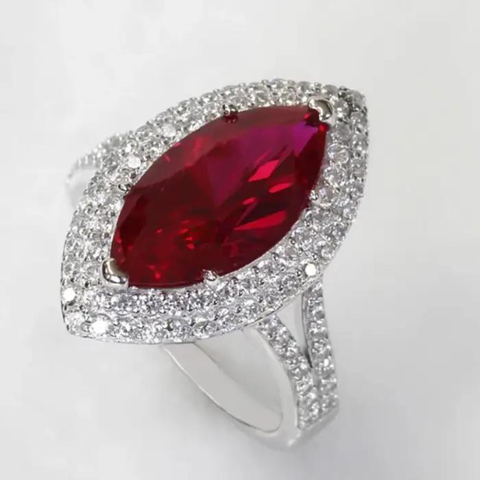 Bague de luxe en zircon rouge coupe marquise avec accents de diamants complets