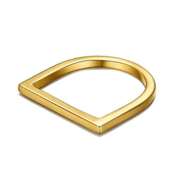 Bague en forme de D plaquée or 14K en acier inoxydable résistante à l'eau pour femmes occasions générales minimaliste élégante
