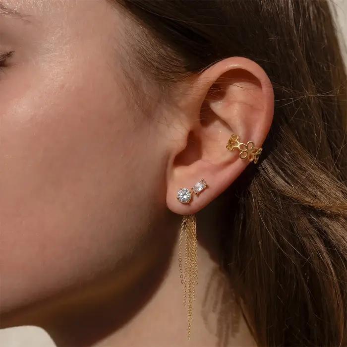 Boucles d'oreilles pendantes Zora en acier inoxydable plaqué or 18 carats PVD avec zircon et pompon