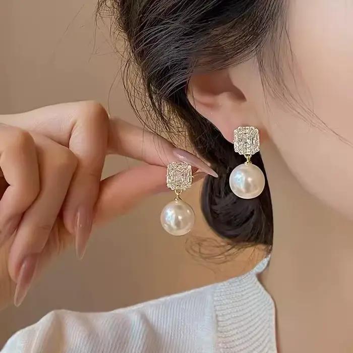 Boucles d'oreilles pendantes en cristal de zircon plaqué or avec perles, bijoux de luxe brillants po