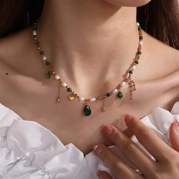 Collier avec perles d'eau douce naturelles et chaîne de perles pour femmes occasions spéciales elegance chic