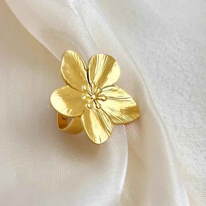 Bague en alliage de zinc avec motif floral pour femmes, élégante et résistante à l'eau, idéale pour les mariages, anniversaires et tous les jours