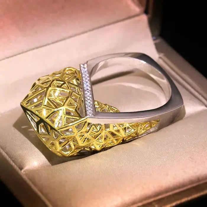 Bague de fiançailles géométrique exagérée pour femmes