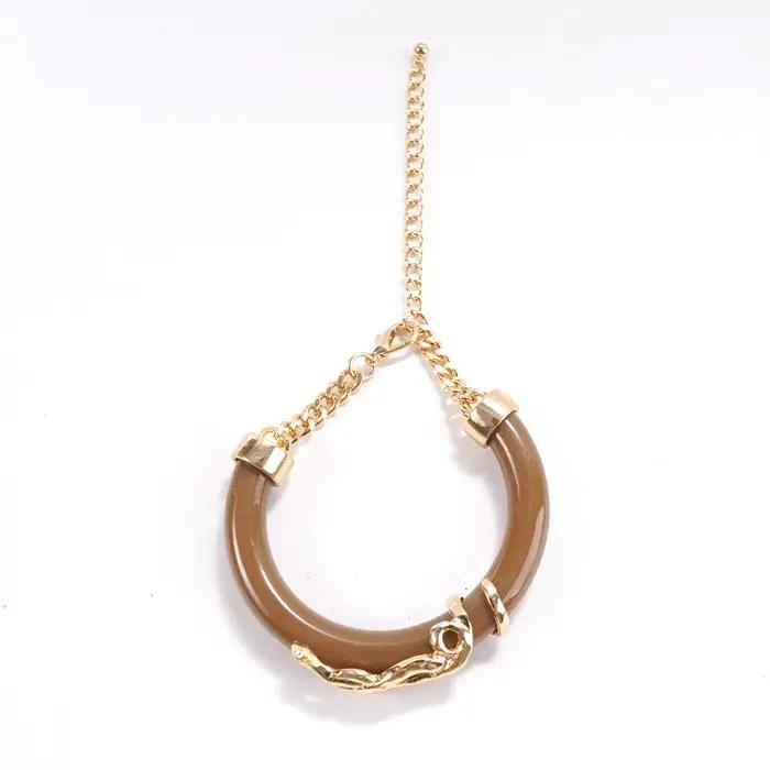 Bracelet en résine dorée pour femme