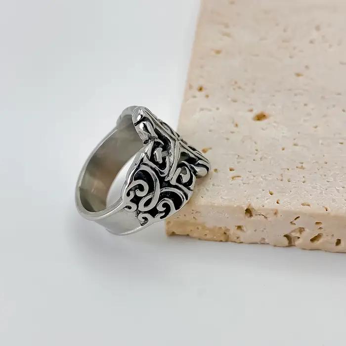 EManco - Bague en acier inoxydable gravée avec un motif floral vintage - Bagues pour hommes - Accessoires tendance - Tailles 7-10