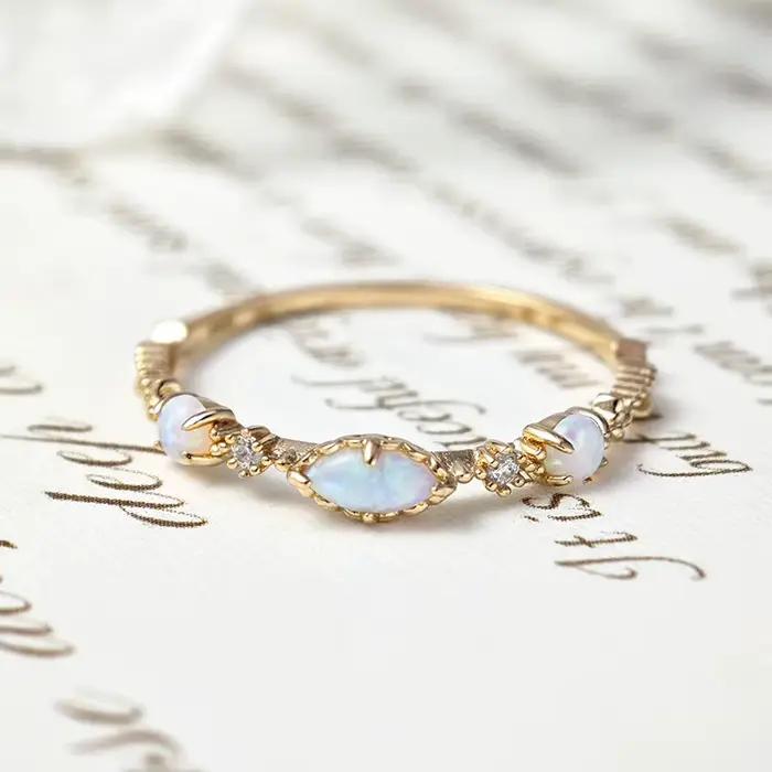 Bague opale vintage pour femme