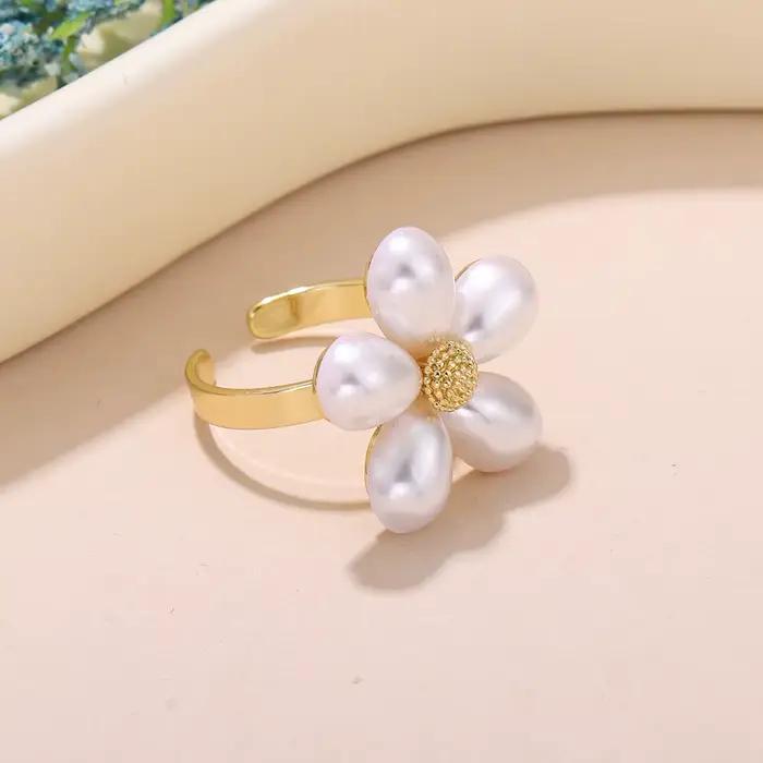 Bague en perles et motifs floraux plaquée or 18 carats romantique pour femmes occasions spéciales fiançailles mariage