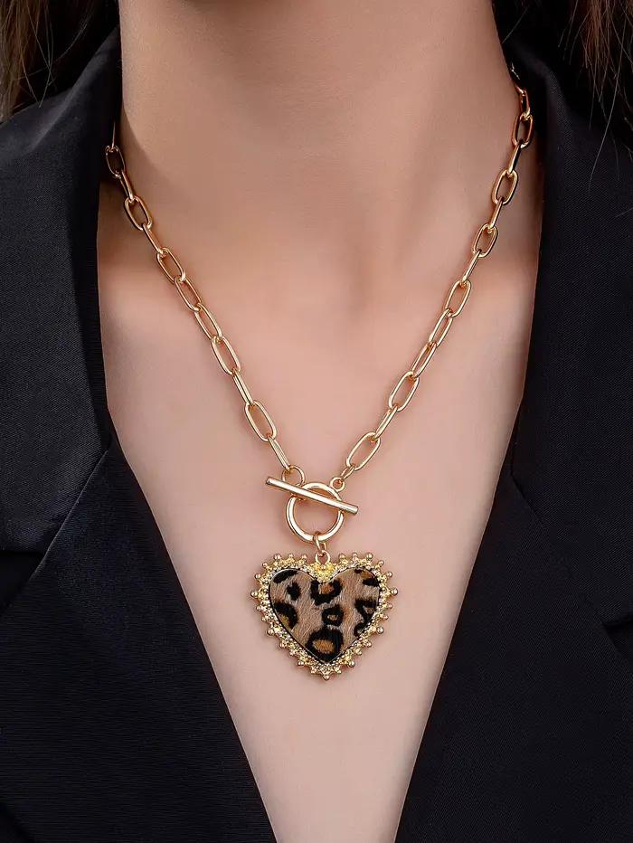 Collier avec pendentif en forme de cœur imprimé léopard, élégant, à la mode, de luxe léger et haut de gamme