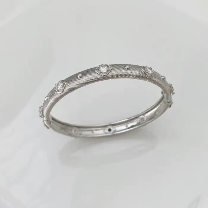 Bracelet rétro ouvert en métal plaqué or avec motifs géométriques pour femmes occasions spéciales