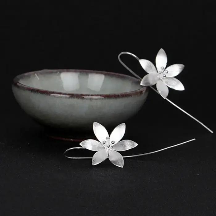 Boucles d'oreilles en argent sterling serties de motifs lotus élégantes et décontractées pour femmes occasions quotidiennes et spéciales