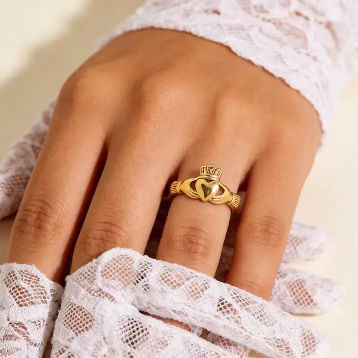 Bague Claddagh classique plaquée or 18 carats acier inoxydable nœud celtique alliance de mariage pour femme cadeau occasions spéciales