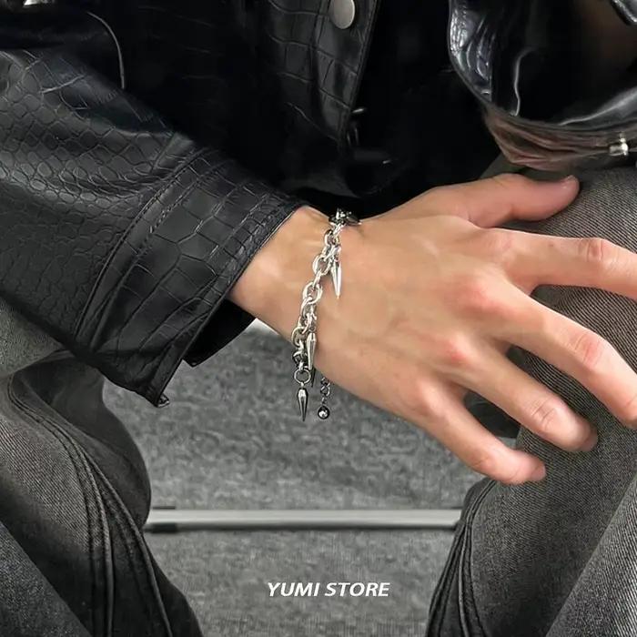 Bracelet à rivets Punk pour hommes et femmes, Hip Hop, pendentif à rivets en acier titane, rétro, bijoux de rue, accessoires Kpop, vente en gros
