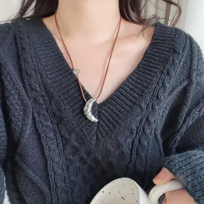Amaiyllis minimaliste Croissant réglable longue chaîne de pull collier à la mode Faux daim corde collier pendentif bijoux