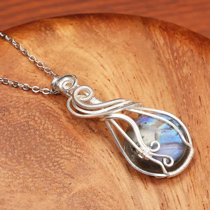 Pendentif Labradorite Arc-en-Ciel Pierres Précieuses Collier Naturel Cuivre Femme Occasions Spéciales