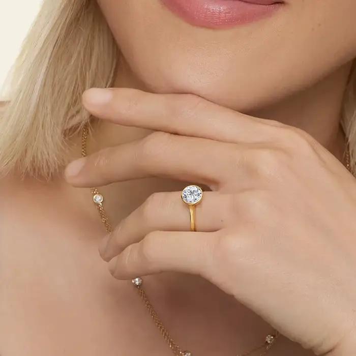 Bague de fiançailles classique en or jaune 14K pour femmes