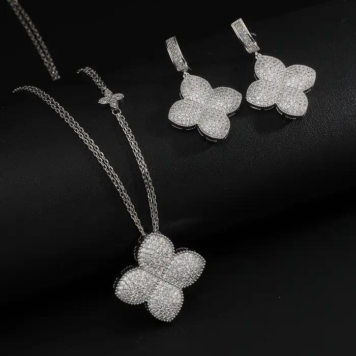 Ensemble de bijoux élégant collier et boucles d'oreilles trèfle sertis de zircone cubique plaqués or 18 carats pour femmes occasions spéciales soirée mariage