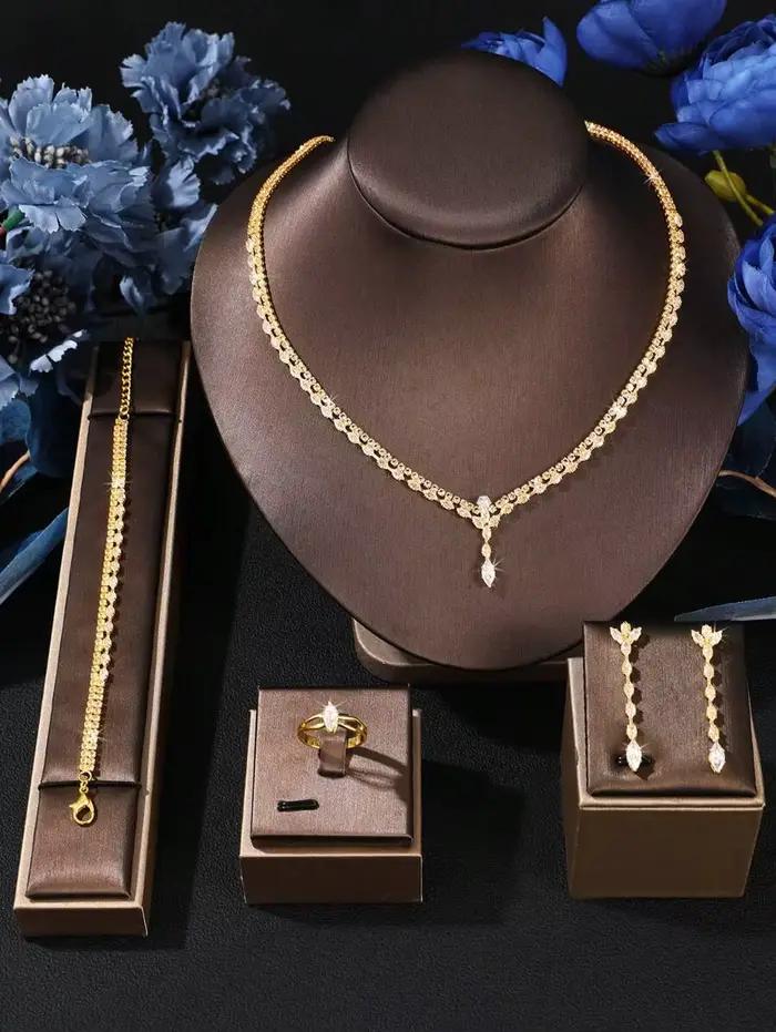 Ensemble de bijoux de mariée en strass doré élégant et luxueux pour cérémonie d'engagement et occasions spéciales femmes