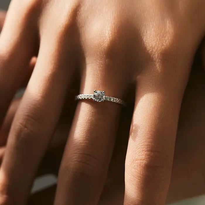 Bague en argent sterling 925 sertie de Moissanite blanche élégante pour femme occasions spéciales partis cocktail soirée mariage