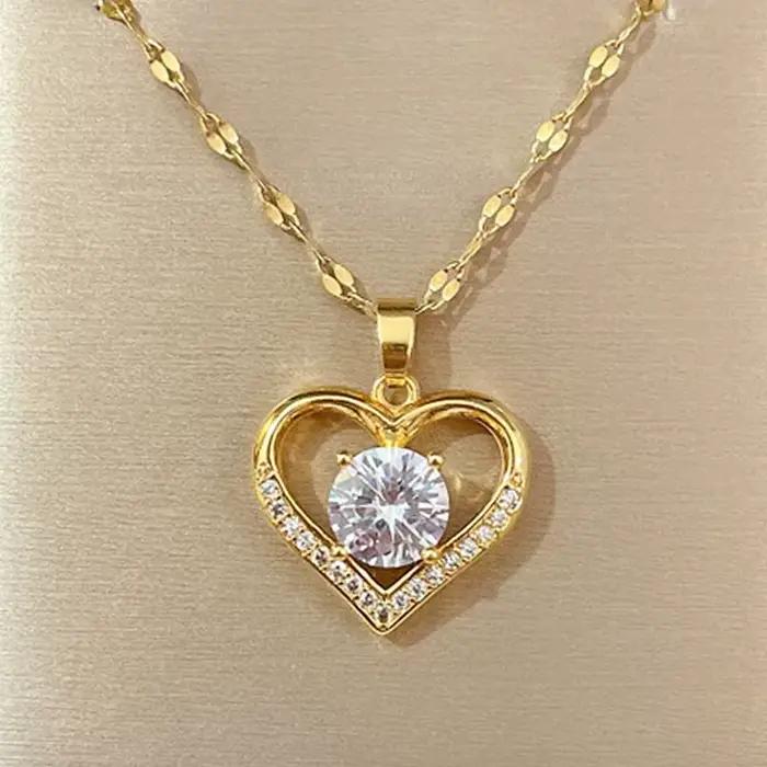 Collier avec pendentif en forme de cœur pour femmes