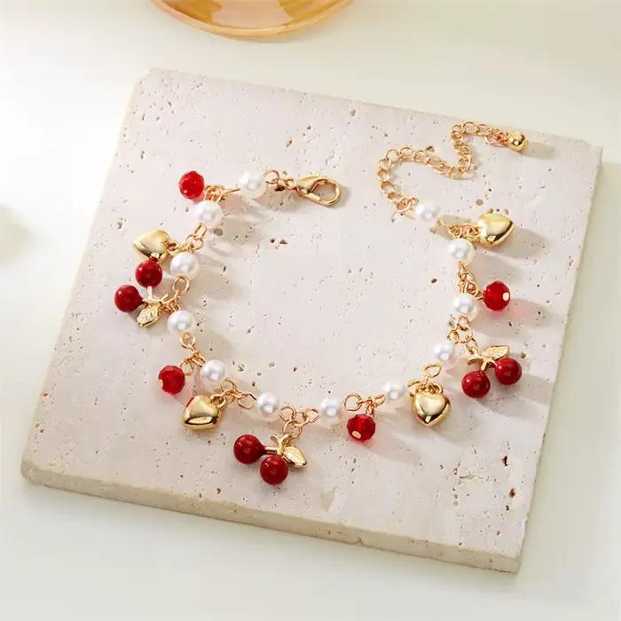 Doux mignon rouge fraise cerise coeur perle bracelet à breloques nouvelle mode Y2K fruits couleur or chaîne bijoux cadeaux de fête 2025