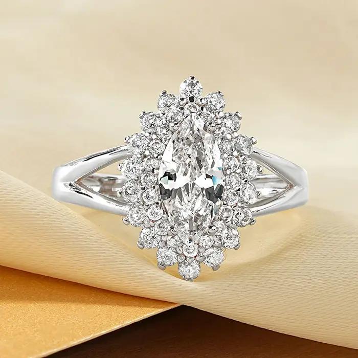 Rrjzz Bague de mariage de mariée en diamant simulé scintillant Marquise CZ Bagues de fiançailles plaquées or 14 carats pour femmes Bijoux tendance