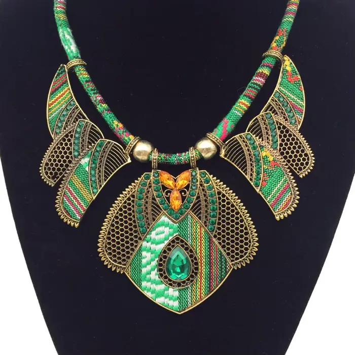 Collier bohème multicolore vert perles fait à la main pour femmes occasions spéciales et tenues quotidiennes