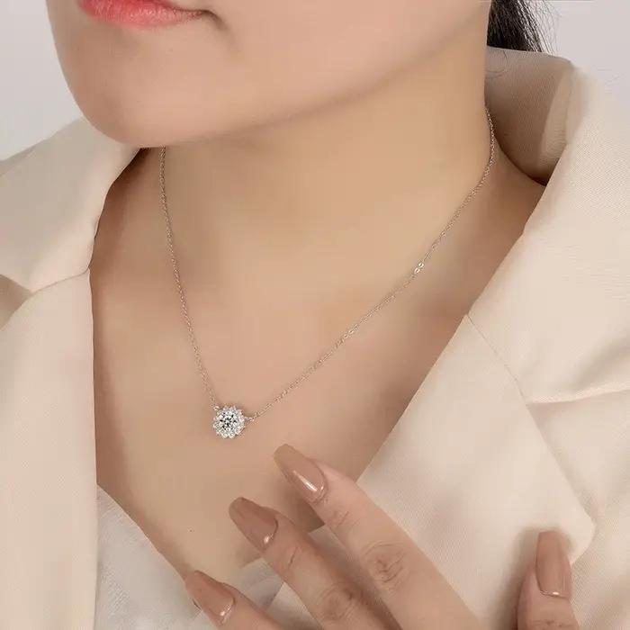 Collier Moissanite en Argent Pur S925 avec Pendentif Tournesol pour Femme, Bijou Élégant pour Occasions Spéciales