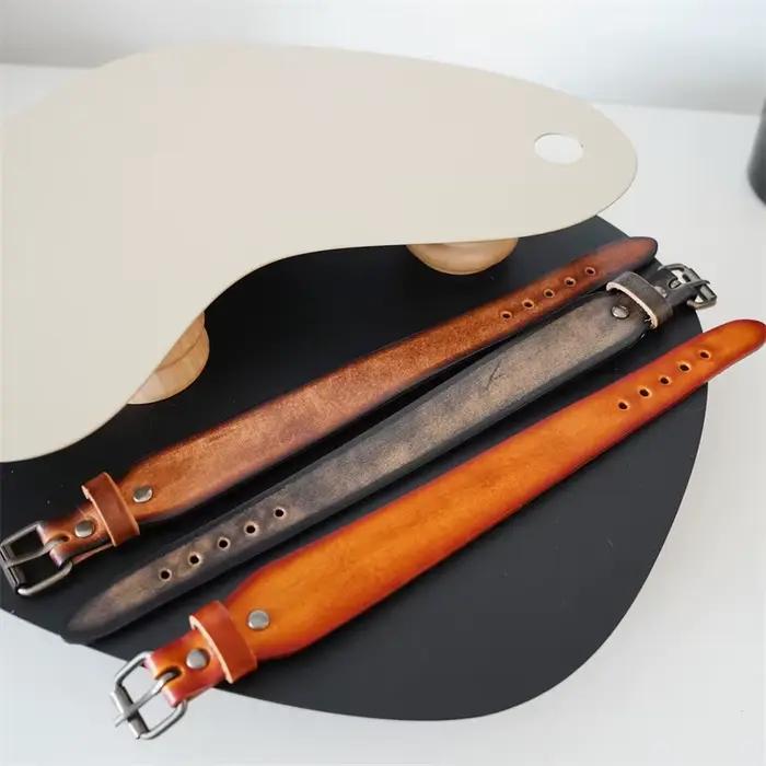 MKENDN Vintage tanné végétal peau de vache manchette bracelet pour hommes femme Punk bracelet frotté en détresse Denim couleur bracelet