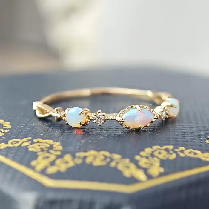 Bague opale vintage pour femme