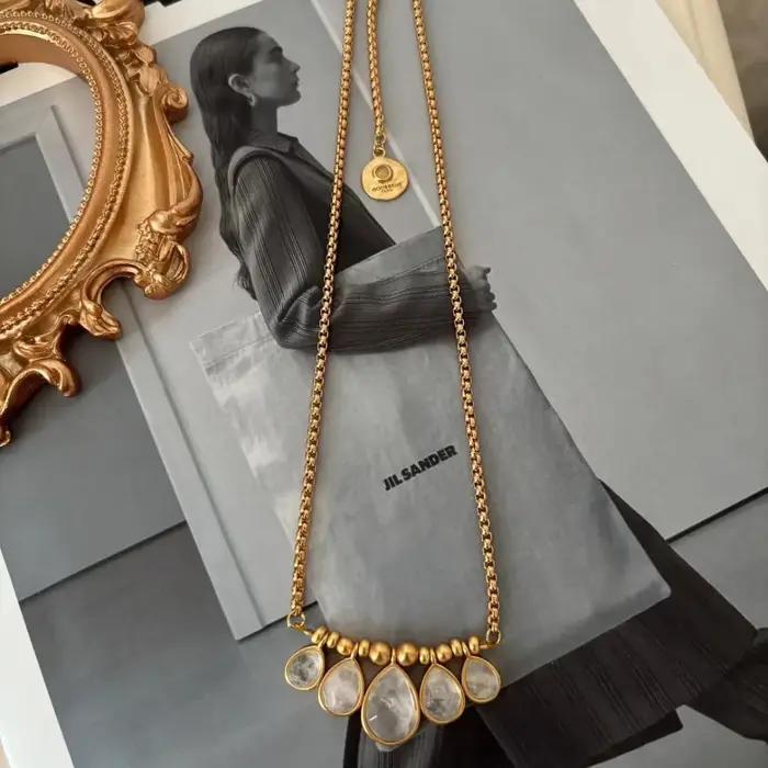 Collier pour femme en alliage de cuivre style mode européenne et américaine chaîne élégante pour tenue quotidienne ou occasion spéciale