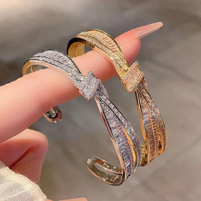 Magnifique Bracelet à manchette ouverte avec nœud torsadé