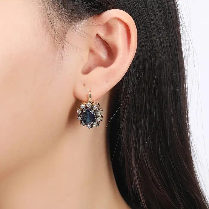 Ensemble de boucles d'oreilles et bague ovales incrustées de zircone