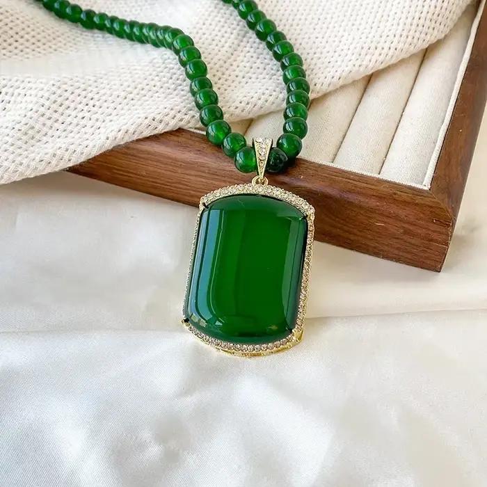 Nouveau collier long en saphir vert de style chinois, chaîne de pull de luxe, bijou pendentif automne-hiver, élégance et sensation haut de gamme