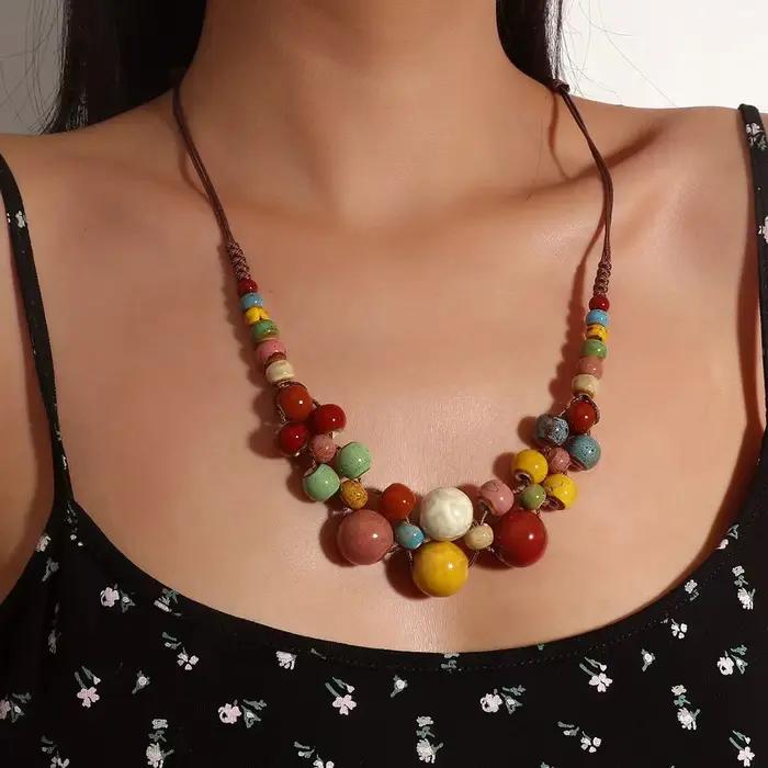Collier en céramique coloré style bohème à la mode pour femmes avec pendentifs ronds réglables pour parties et occasions festives