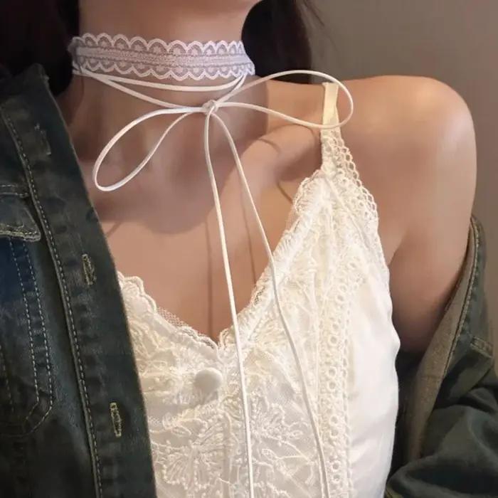 Collier ras du cou en dentelle noire et blanche avec pendentif nœud papillon pour femmes parties gothiques et événements nocturnes