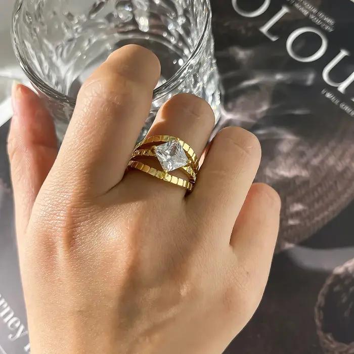 Bagues ovales vertes incrustées de diamants incrustés de style palais rétro pour femmes