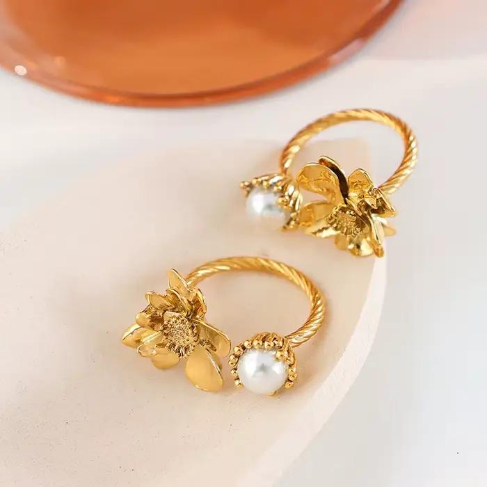 Bague rétro française pour femme motif floral perle plaqué or 18 carats style gothique élégant redimensionnable noir ou blanc